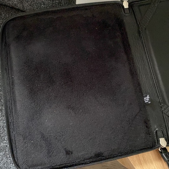 Bodhi Croc Tablet Carrying Case - Picture 6 of 14